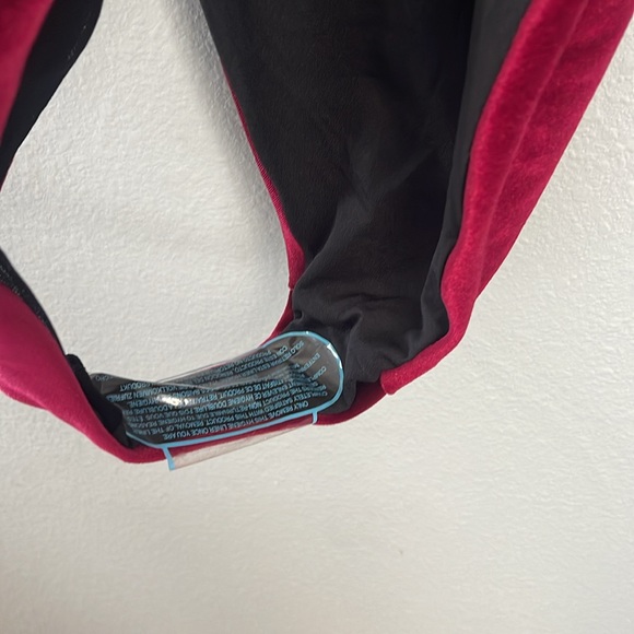 ASOS DESIGN Curve ring side swimsuit in red velvet - Picture 8 of 8